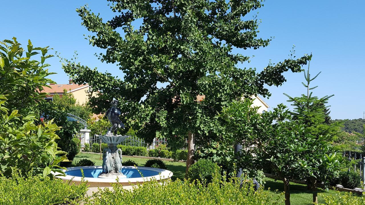Apartments Ginkgo Banjole Exterior photo